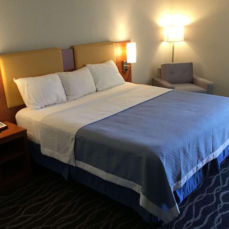 Days Inn & Suites By Wyndham Cincinnati North Springdale Eksteriør billede