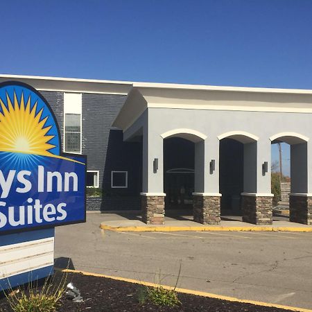Days Inn & Suites By Wyndham Cincinnati North Springdale Eksteriør billede
