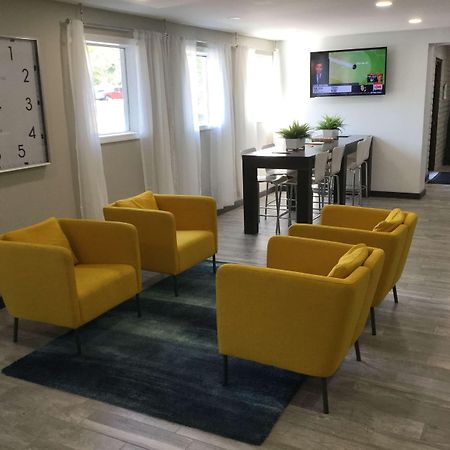 Days Inn & Suites By Wyndham Cincinnati North Springdale Eksteriør billede