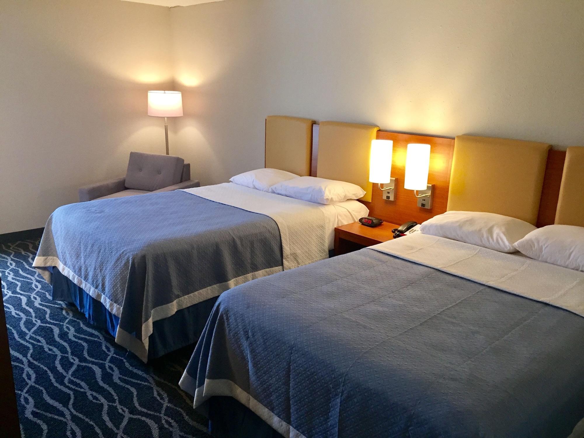 Days Inn & Suites By Wyndham Cincinnati North Springdale Eksteriør billede