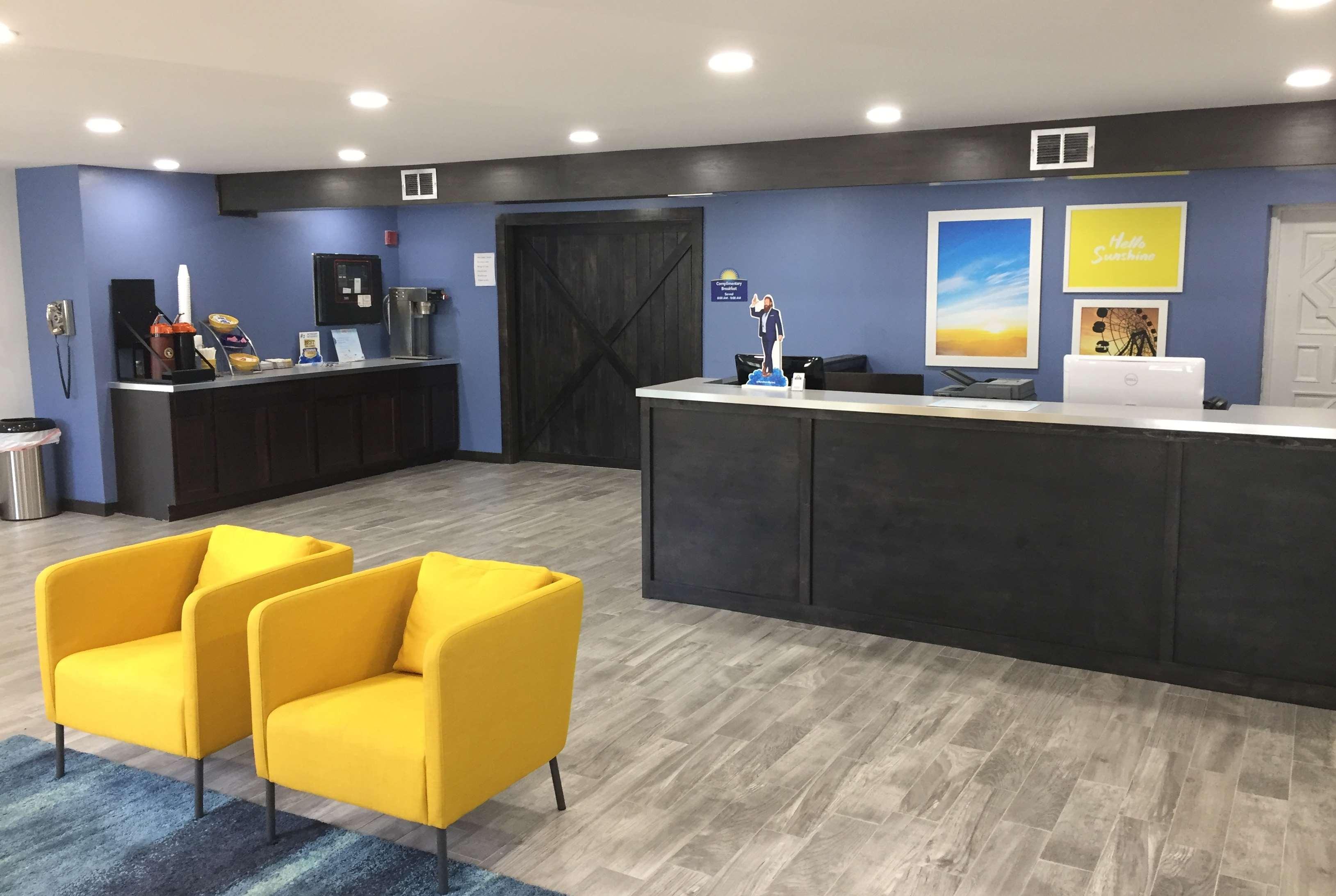 Days Inn & Suites By Wyndham Cincinnati North Springdale Eksteriør billede