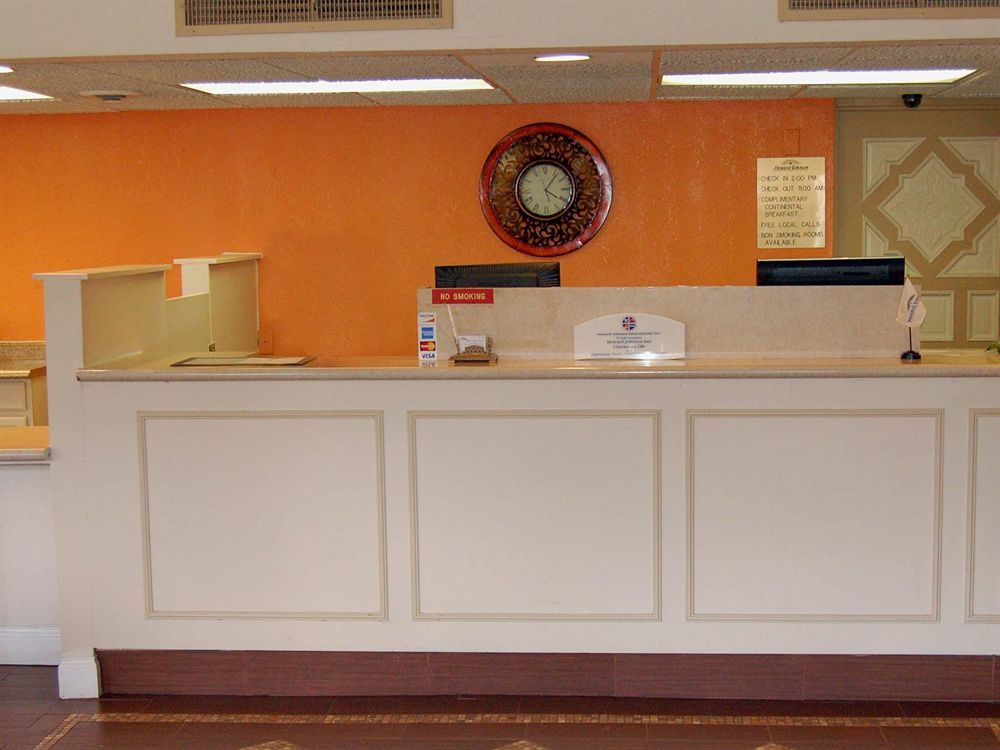 Days Inn & Suites By Wyndham Cincinnati North Springdale Eksteriør billede