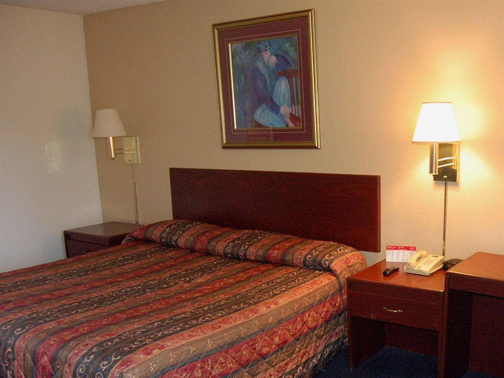 Days Inn & Suites By Wyndham Cincinnati North Springdale Eksteriør billede