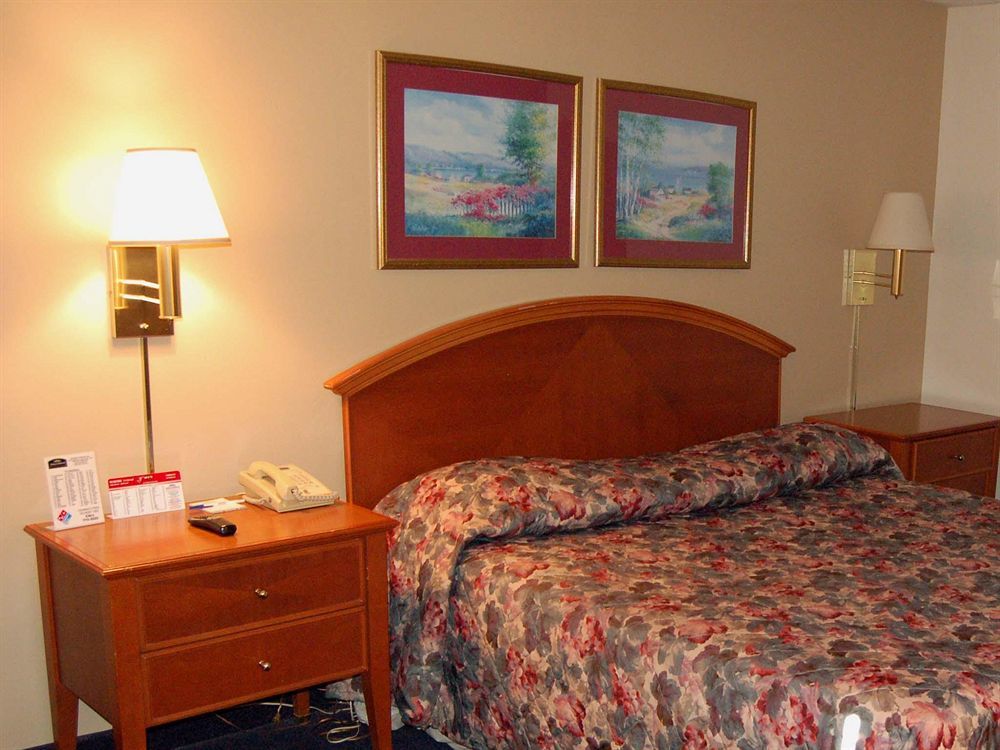 Days Inn & Suites By Wyndham Cincinnati North Springdale Eksteriør billede