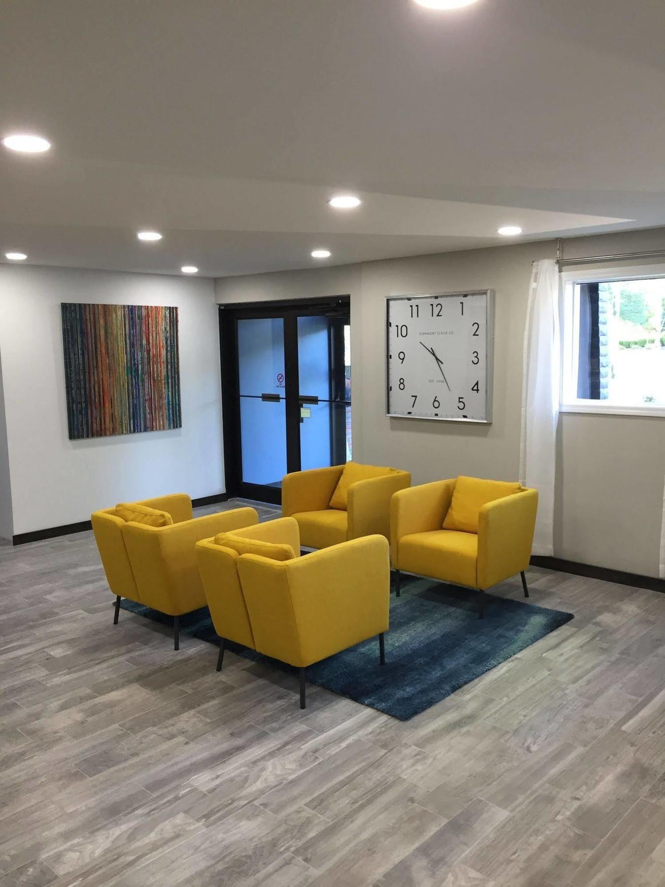 Days Inn & Suites By Wyndham Cincinnati North Springdale Eksteriør billede