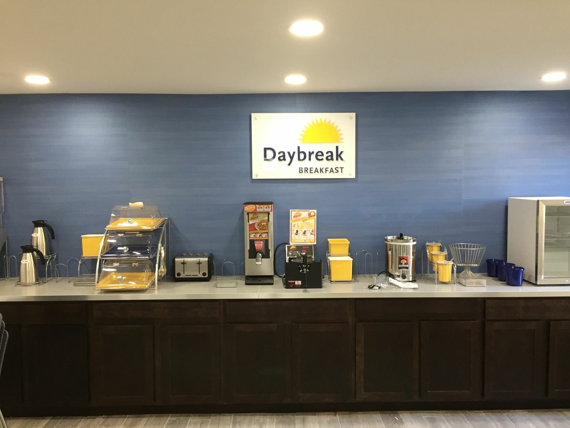 Days Inn & Suites By Wyndham Cincinnati North Springdale Eksteriør billede