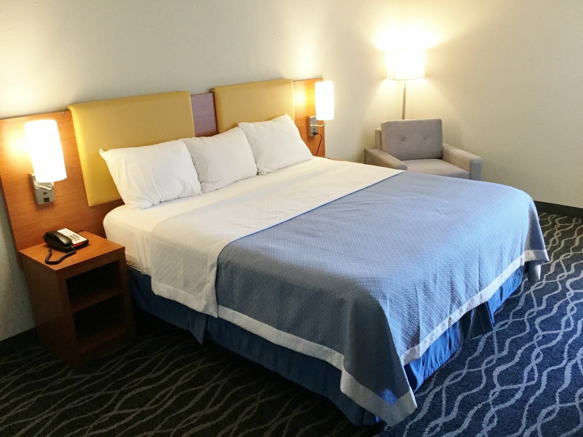 Days Inn & Suites By Wyndham Cincinnati North Springdale Eksteriør billede