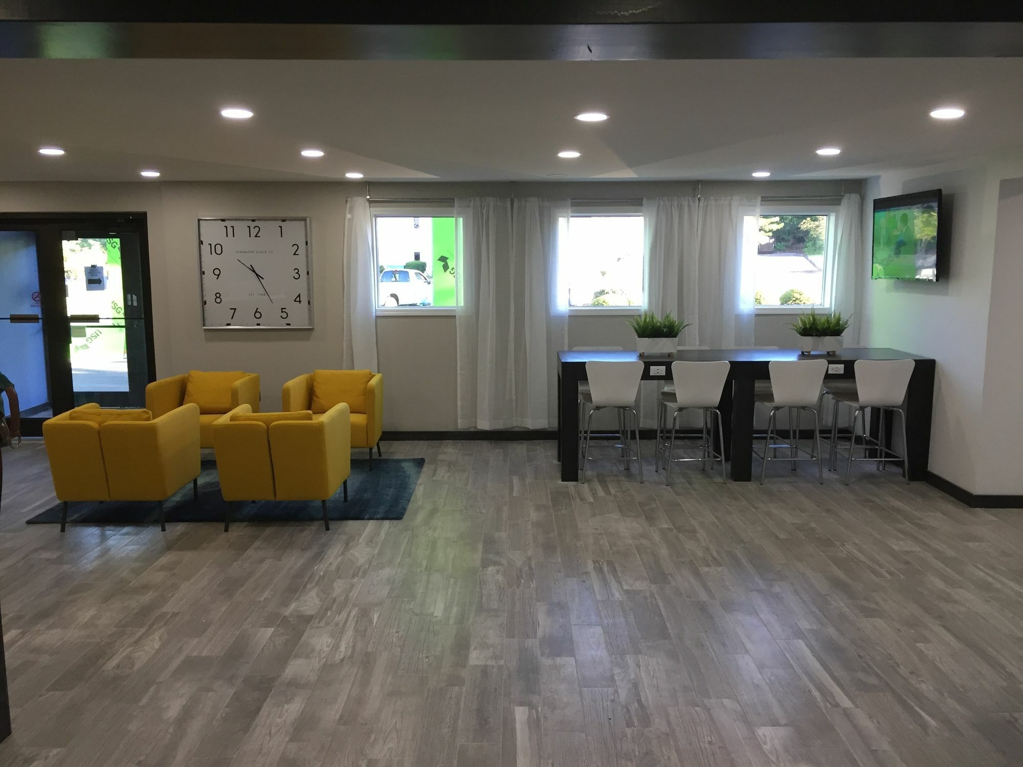 Days Inn & Suites By Wyndham Cincinnati North Springdale Eksteriør billede