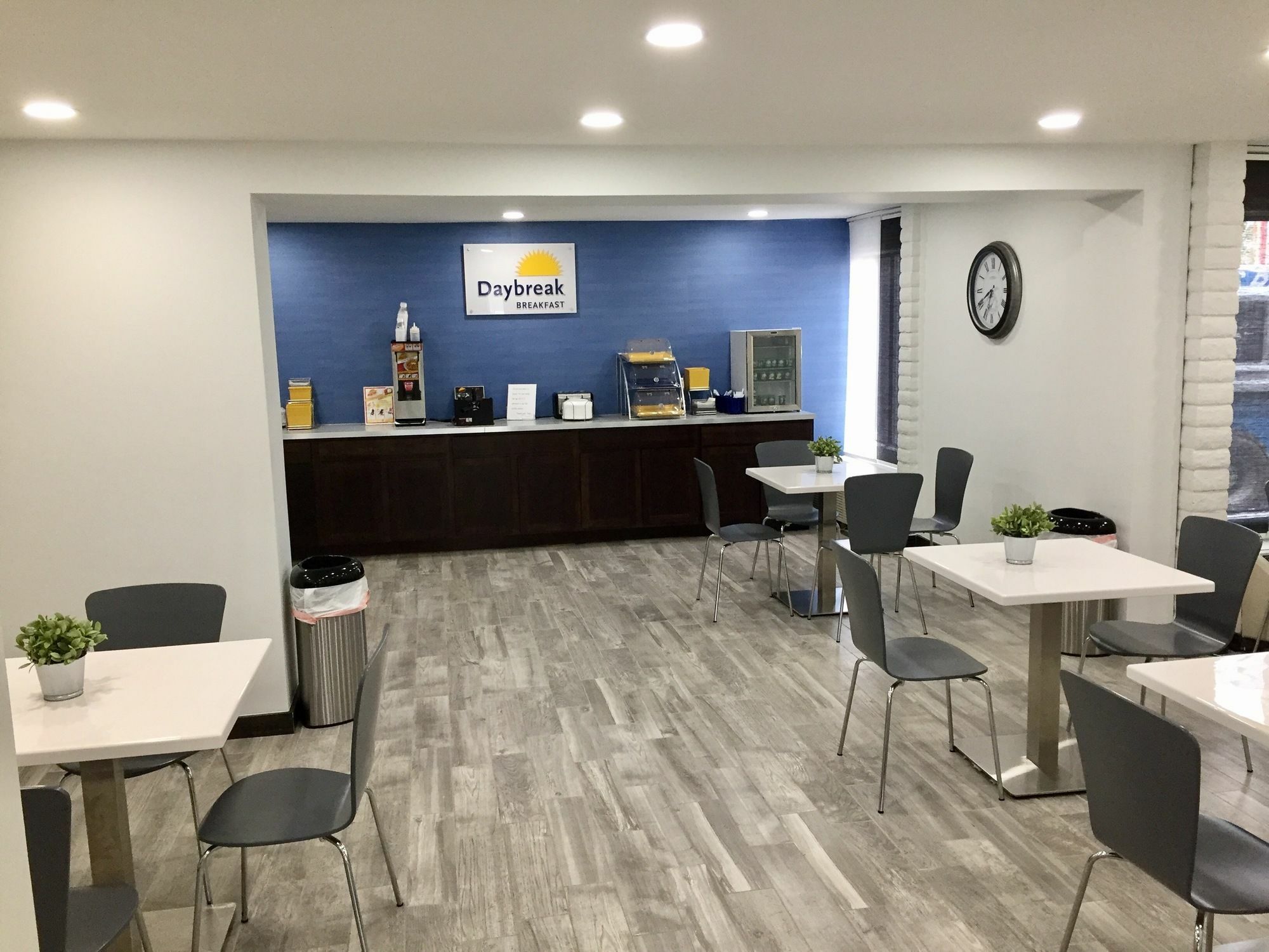 Days Inn & Suites By Wyndham Cincinnati North Springdale Eksteriør billede