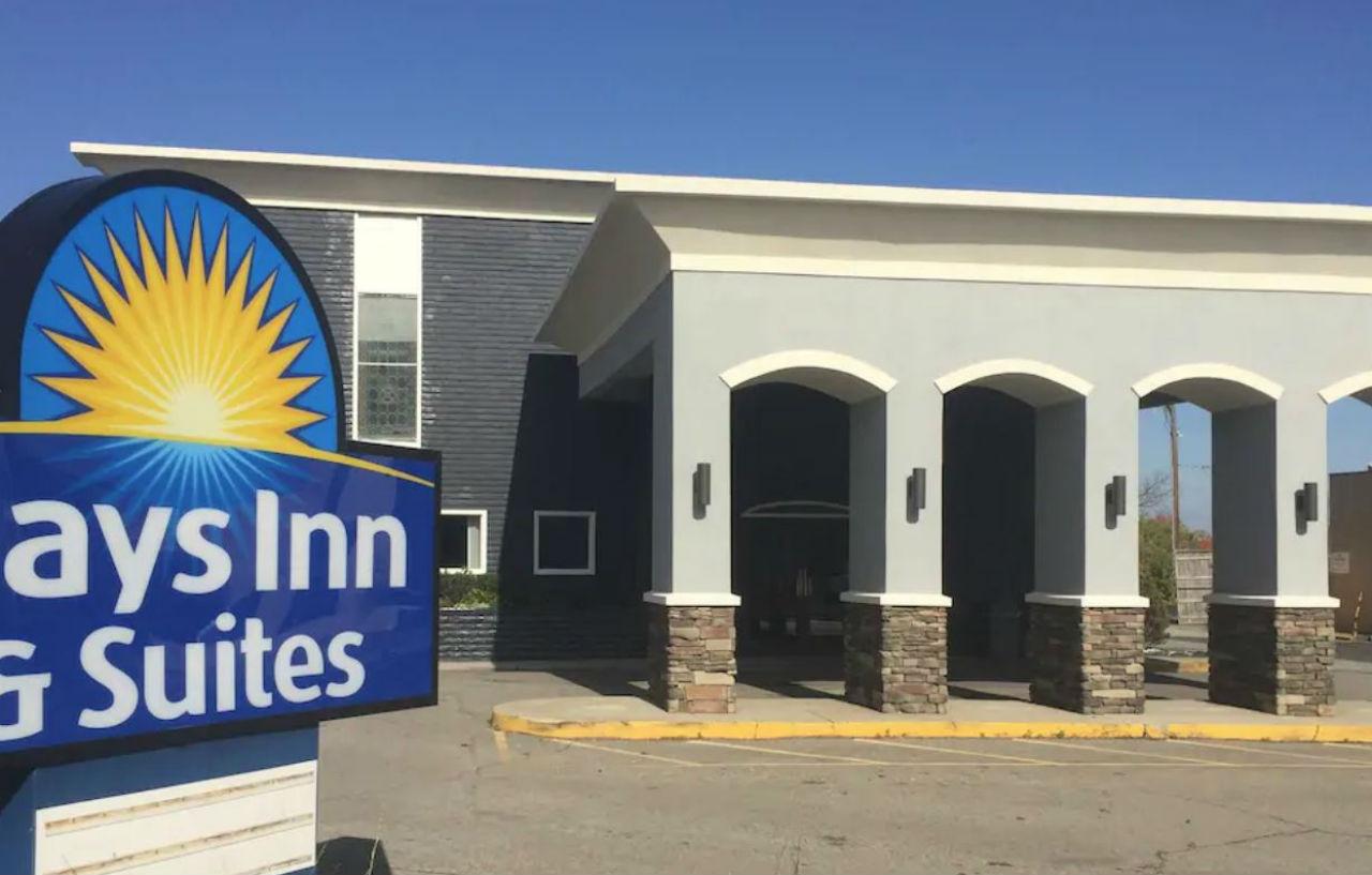 Days Inn & Suites By Wyndham Cincinnati North Springdale Eksteriør billede